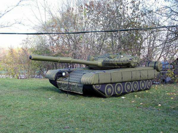 西宁陆地军事假目标坦克